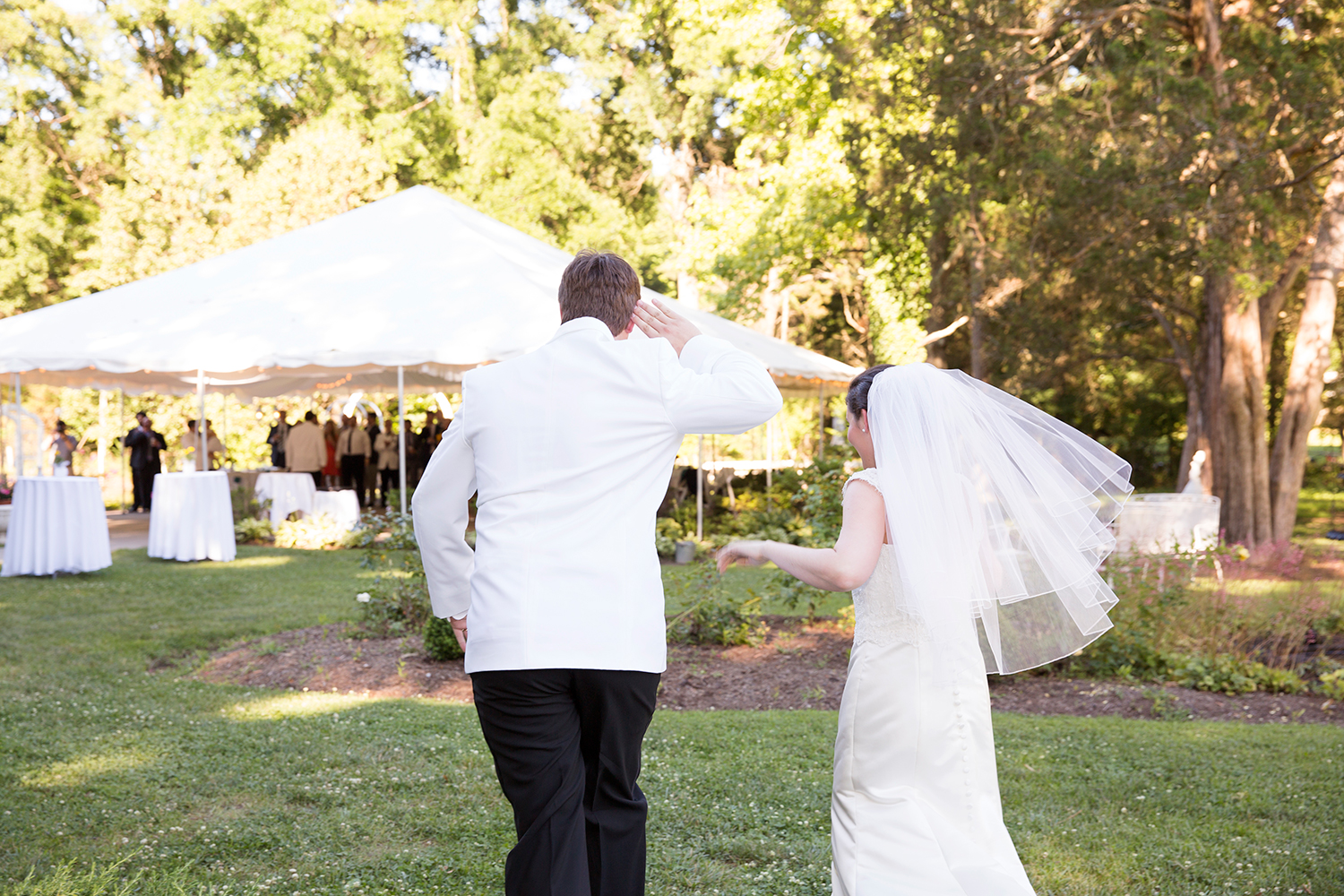 Summer Wedding at The Virginia Cliffe Inn - Image Property of www.j-dphoto.com