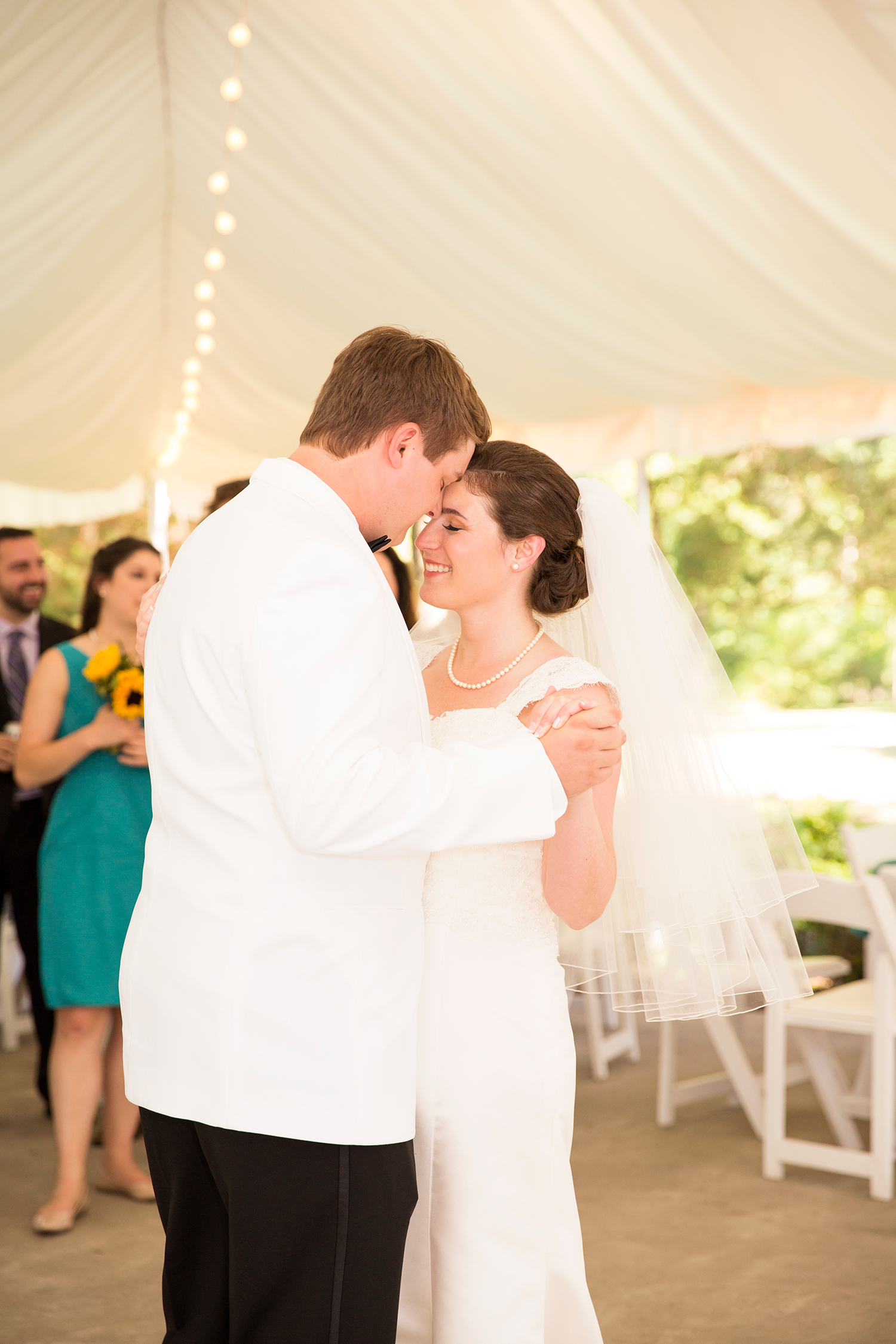 Summer Wedding at The Virginia Cliffe Inn - Image Property of www.j-dphoto.com