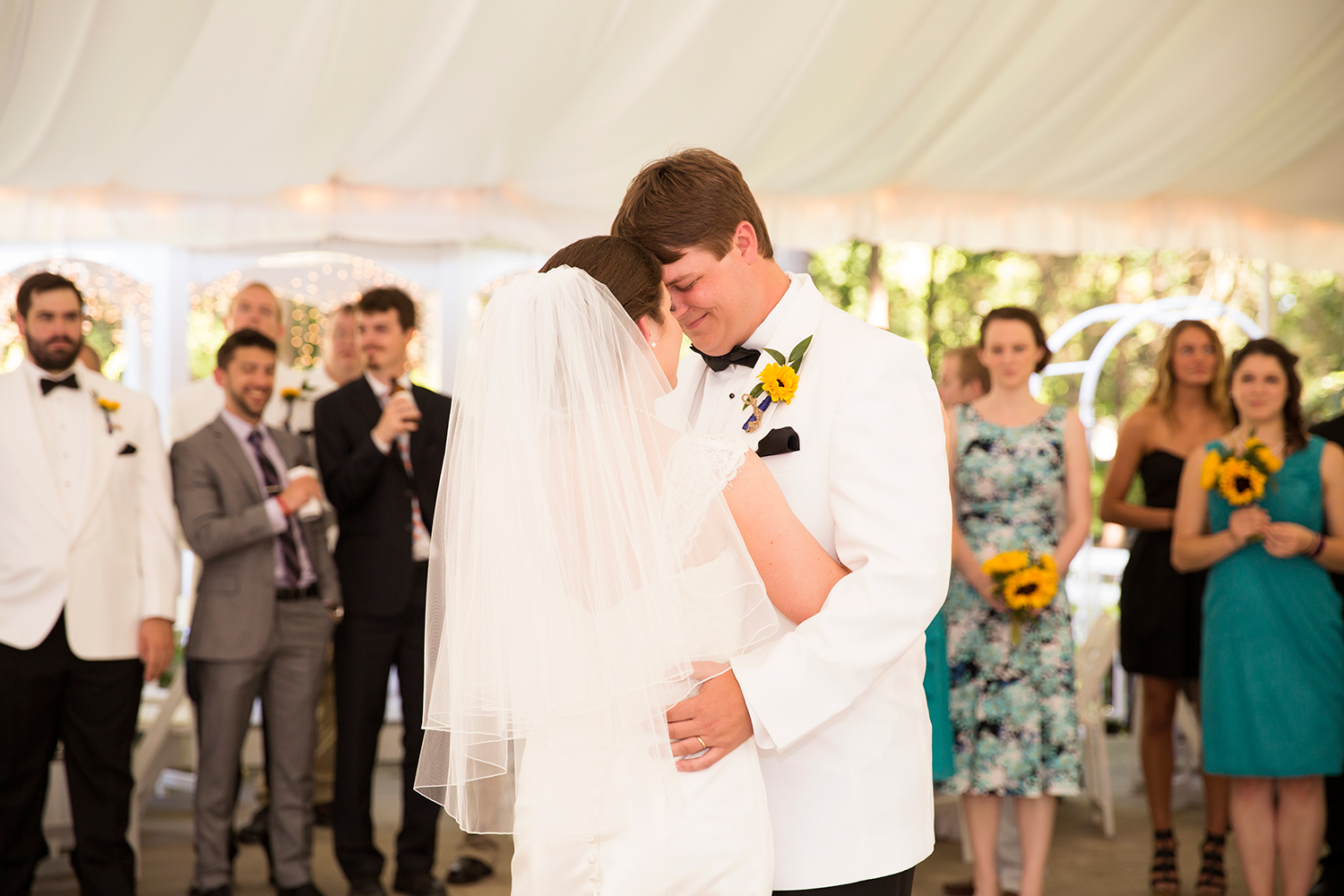 Summer Wedding at The Virginia Cliffe Inn - Image Property of www.j-dphoto.com