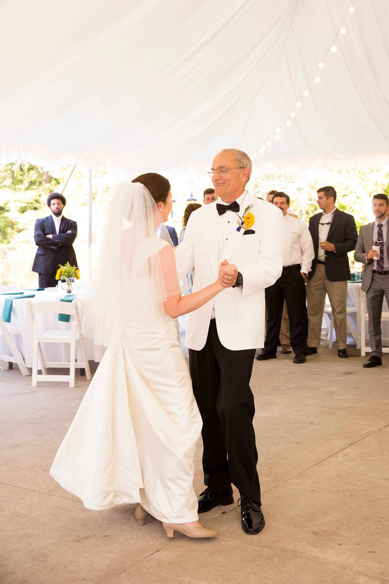 Summer Wedding at The Virginia Cliffe Inn - Image Property of www.j-dphoto.com