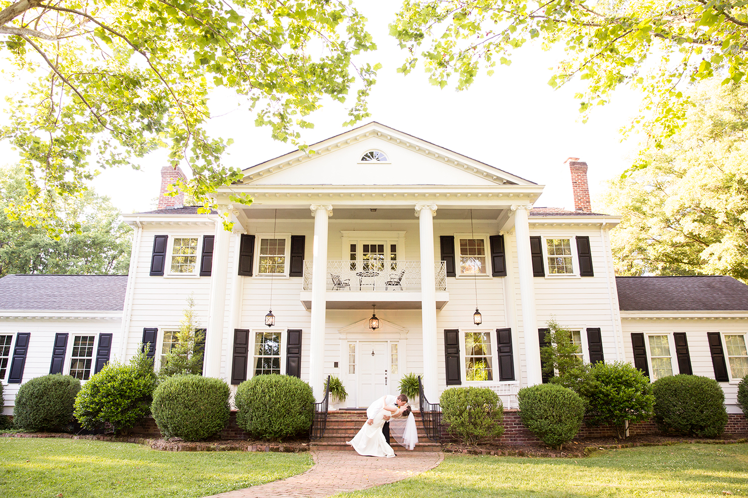 Summer Wedding at The Virginia Cliffe Inn - Image Property of www.j-dphoto.com
