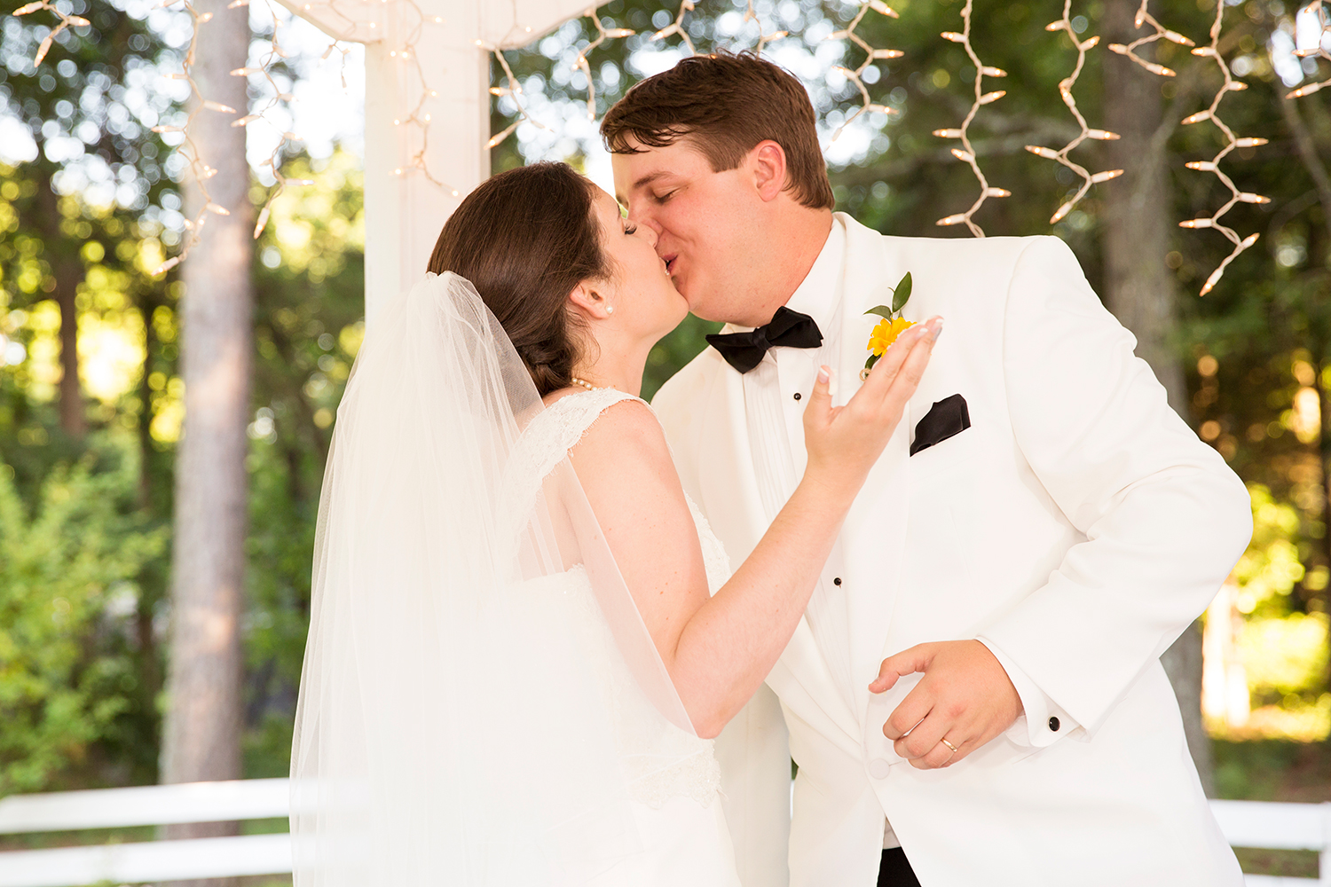 Summer Wedding at The Virginia Cliffe Inn - Image Property of www.j-dphoto.com