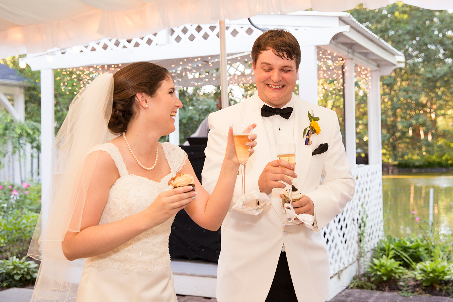 Summer Wedding at The Virginia Cliffe Inn - Image Property of www.j-dphoto.com