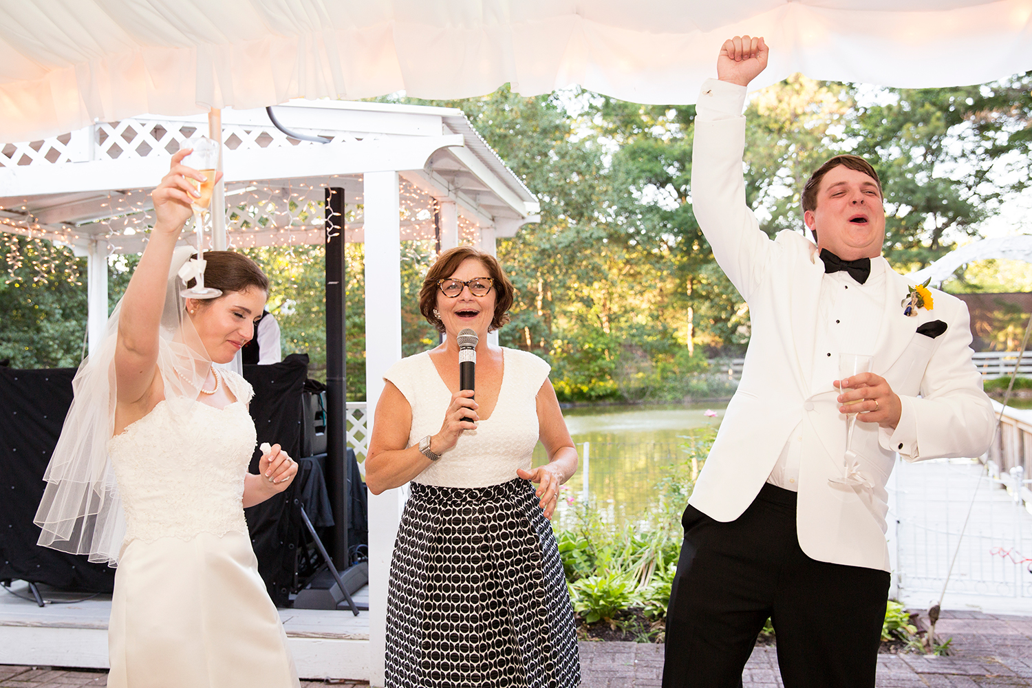 Summer Wedding at The Virginia Cliffe Inn - Image Property of www.j-dphoto.com