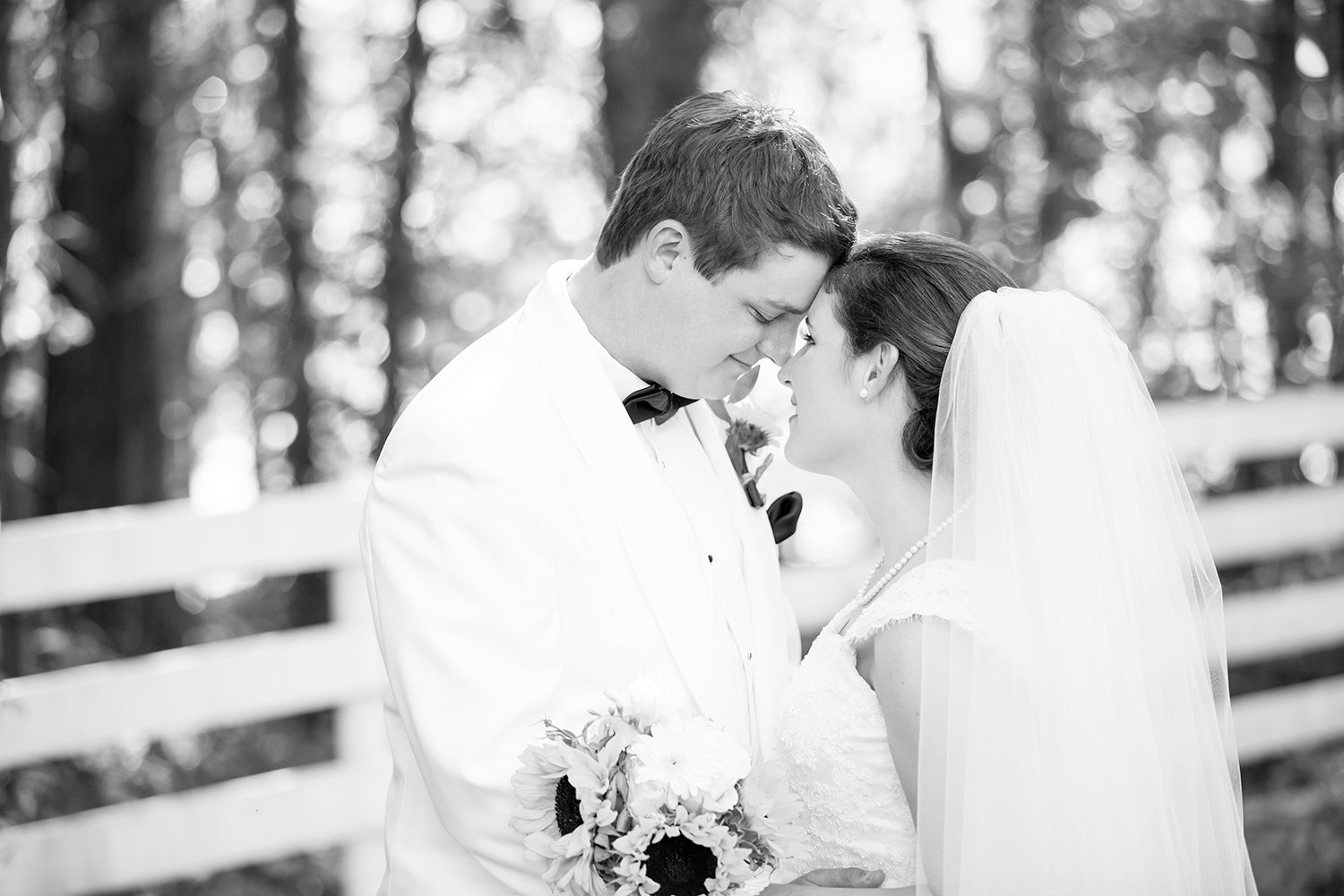 Summer Wedding at The Virginia Cliffe Inn - Image Property of www.j-dphoto.com