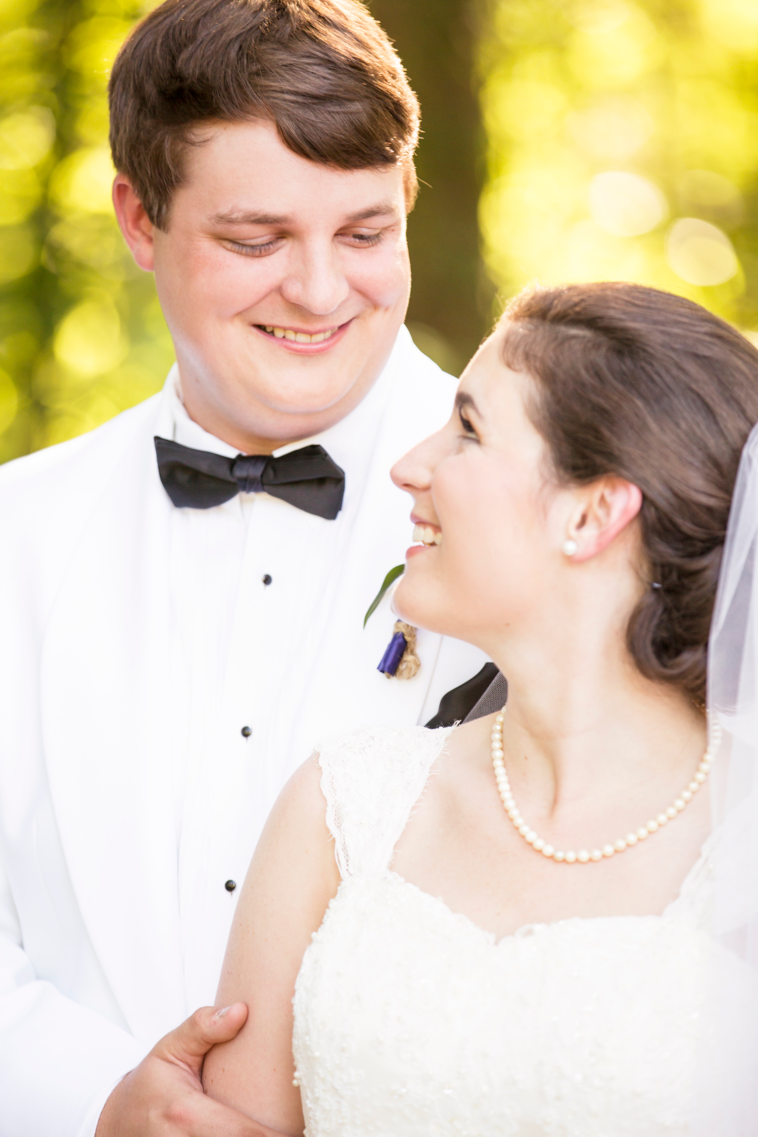 Summer Wedding at The Virginia Cliffe Inn - Image Property of www.j-dphoto.com