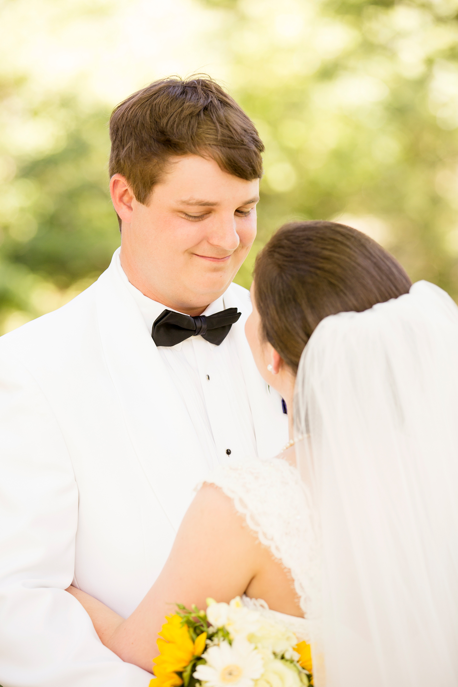 Summer Wedding at The Virginia Cliffe Inn - Image Property of www.j-dphoto.com