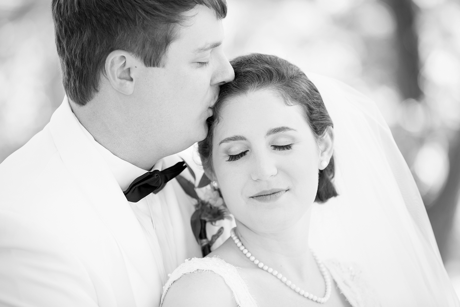 Summer Wedding at The Virginia Cliffe Inn - Image Property of www.j-dphoto.com