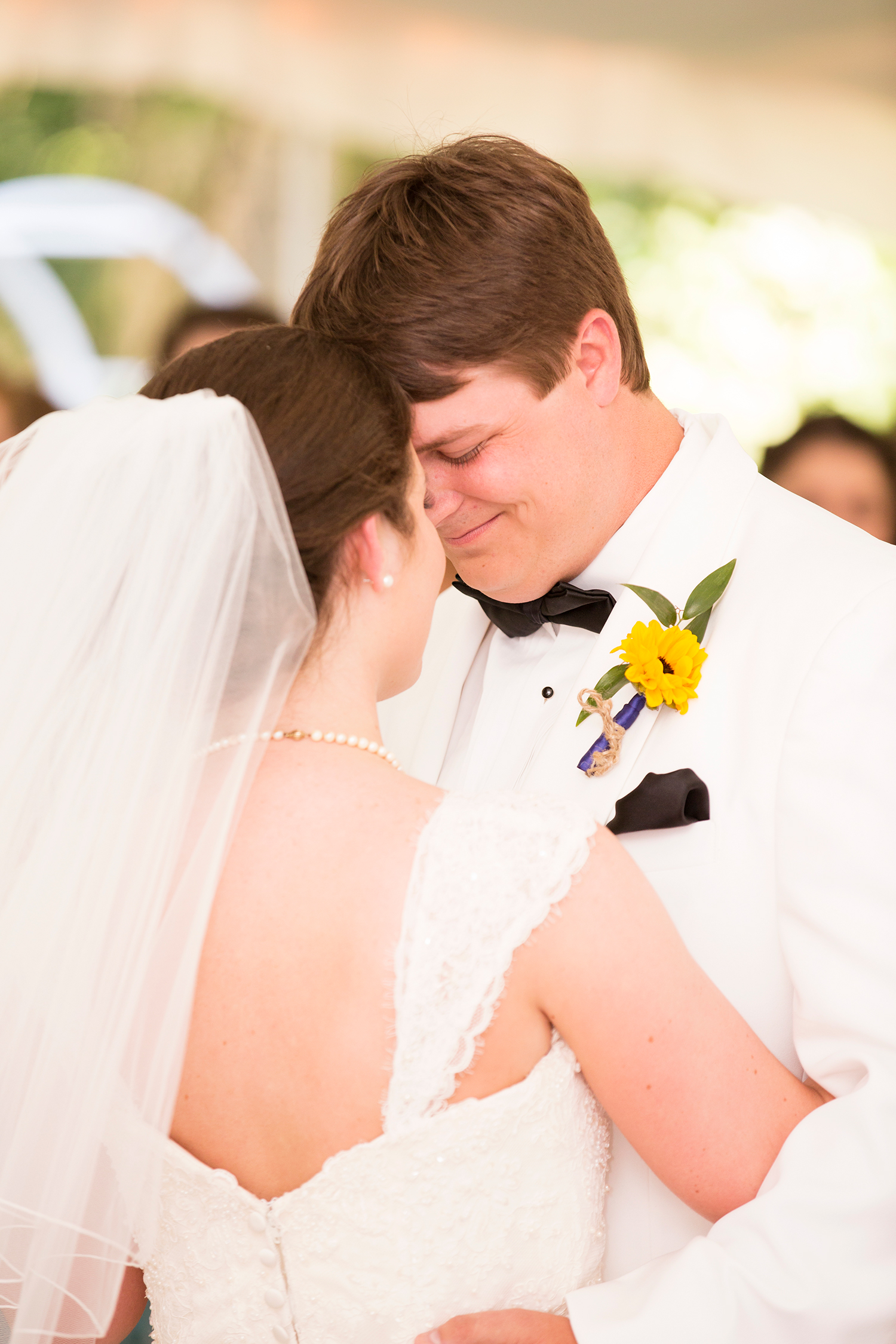 Summer Wedding at The Virginia Cliffe Inn - Image Property of www.j-dphoto.com