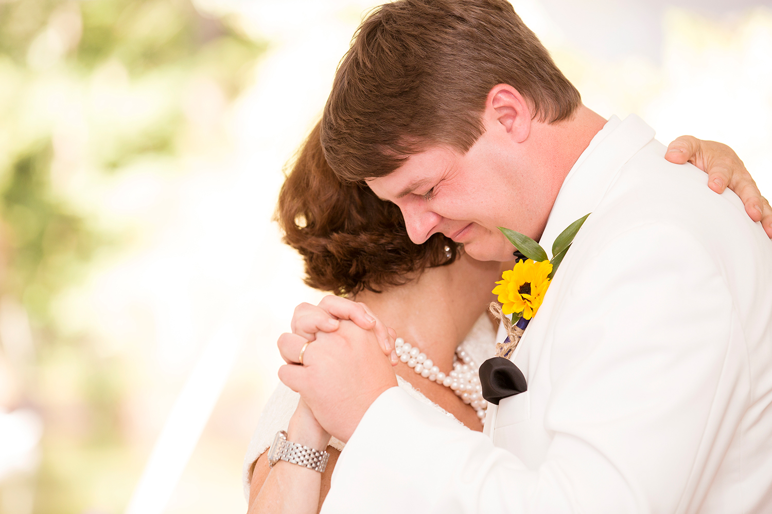 Summer Wedding at The Virginia Cliffe Inn - Image Property of www.j-dphoto.com