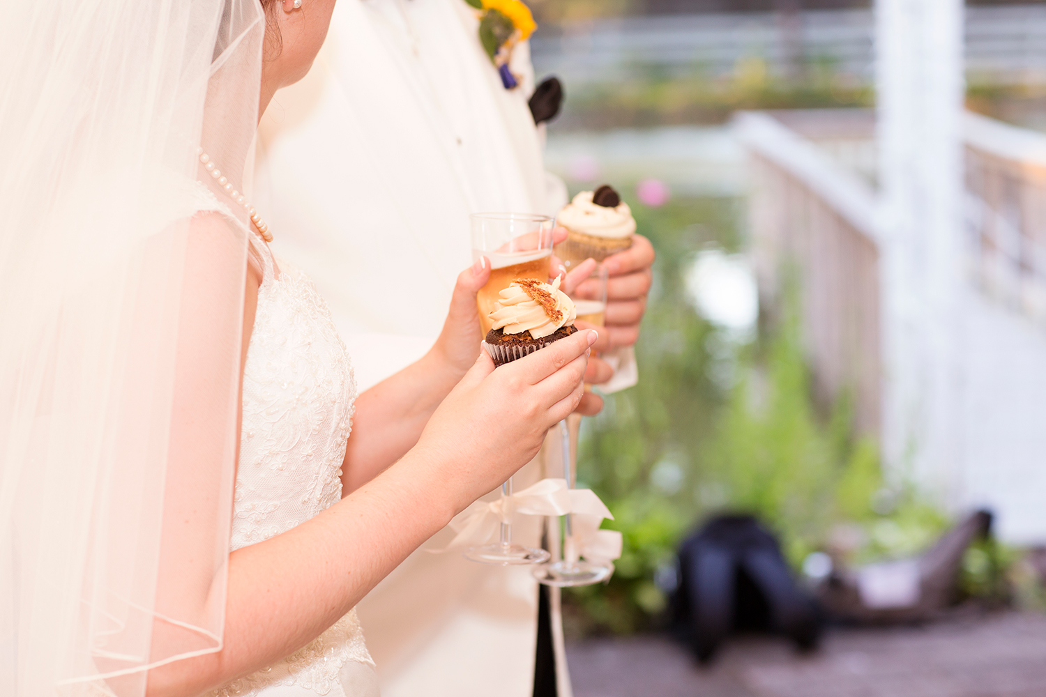 Summer Wedding at The Virginia Cliffe Inn - Image Property of www.j-dphoto.com