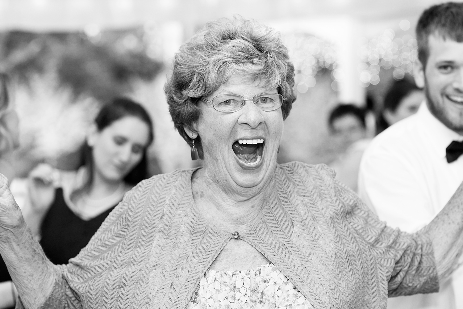 Summer Wedding at The Virginia Cliffe Inn - Image Property of www.j-dphoto.com