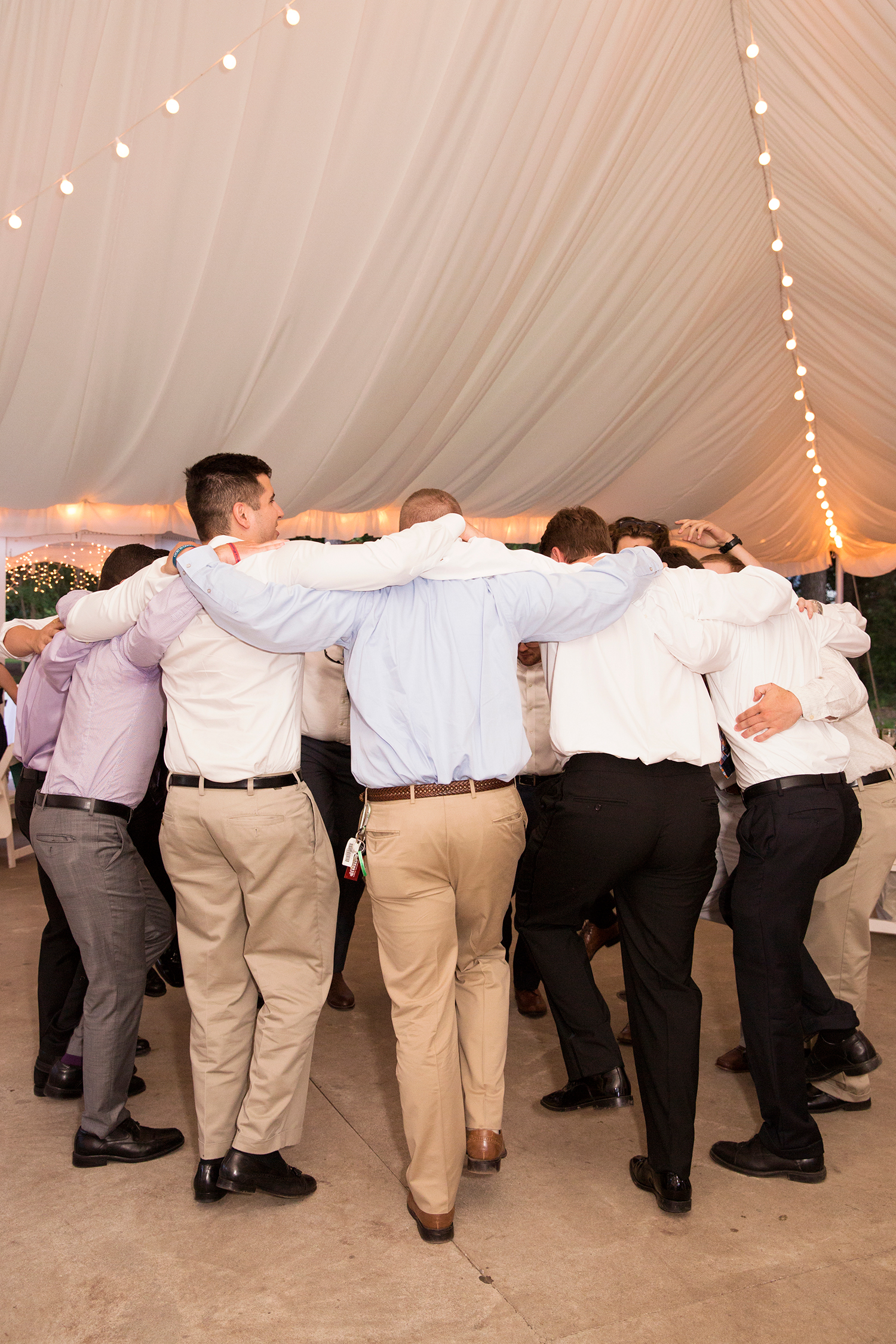 Summer Wedding at The Virginia Cliffe Inn - Image Property of www.j-dphoto.com