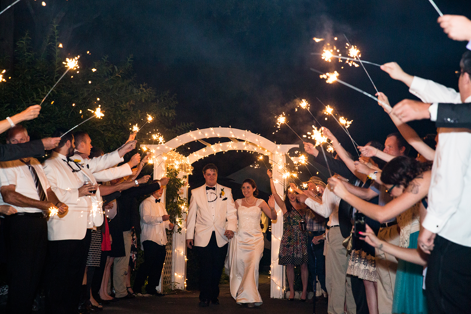 Summer Wedding at The Virginia Cliffe Inn - Image Property of www.j-dphoto.com