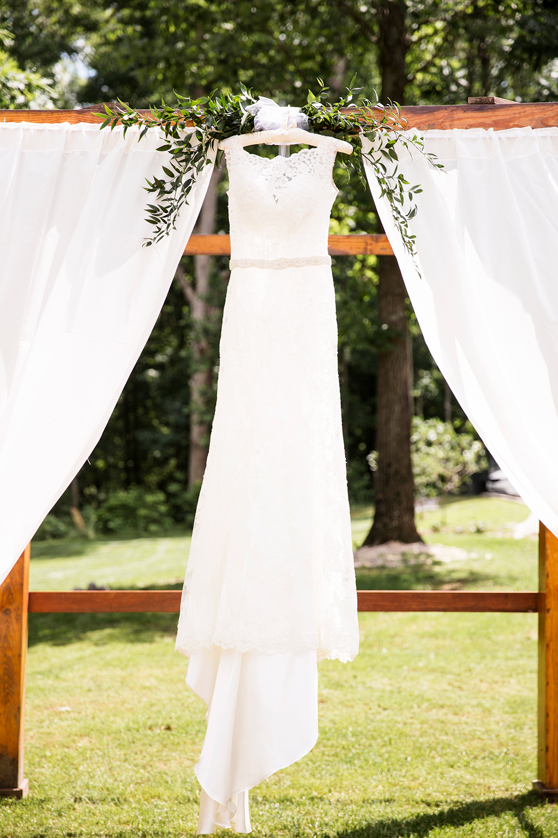 Brooke  Stevens Wedding at Ashton Creek Vineyard - Image Property of www.j-dphoto.com