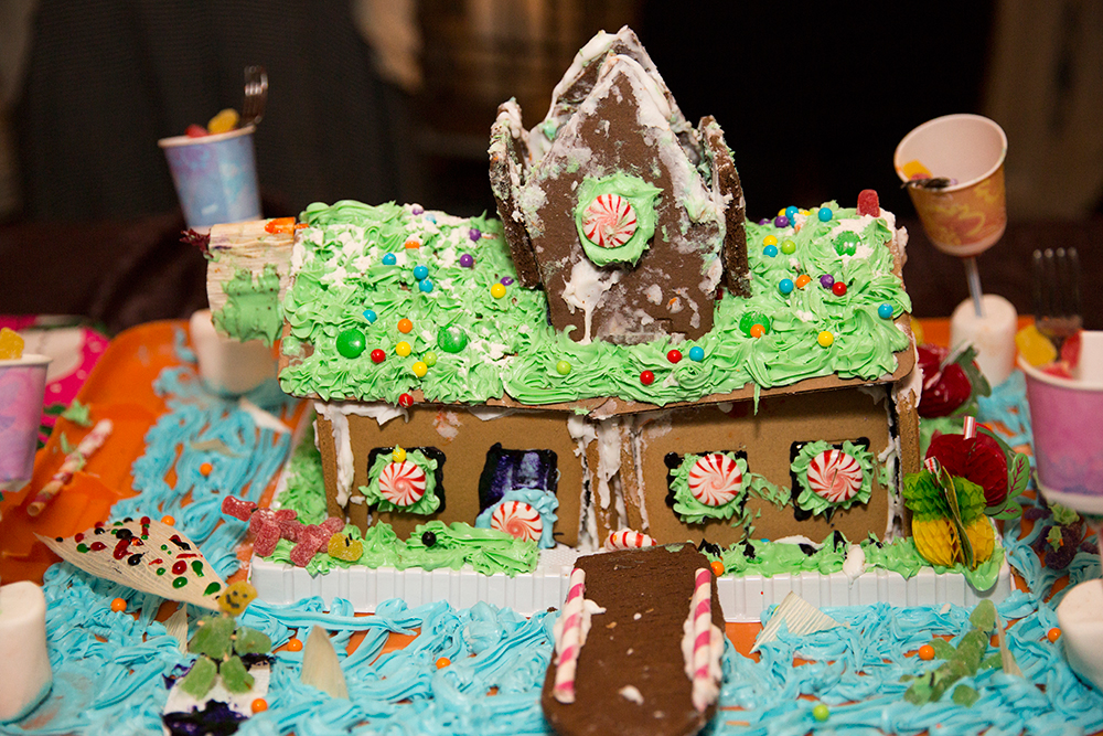 2015 Gingerbread House Contest - Image Property of www.j-dphoto.com
