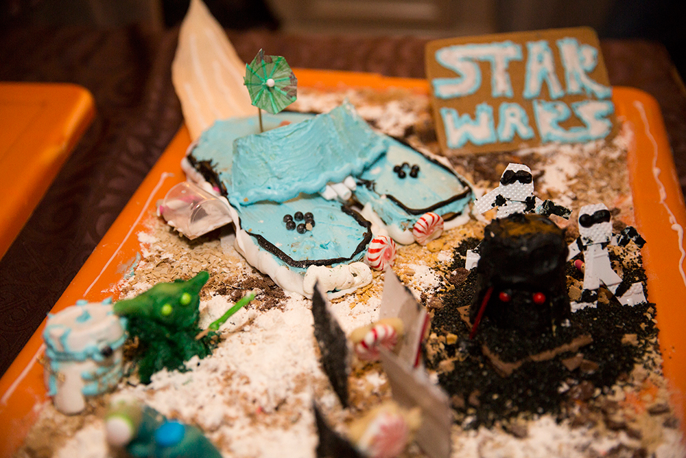 2015 Gingerbread House Contest - Image Property of www.j-dphoto.com